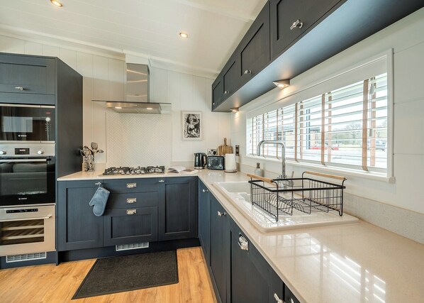 Fridge, oven, stovetop, toaster