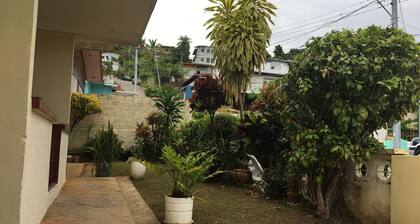 Charming 1-bedroom house in brilliant Point Cumana, Carenage with AC, Wi-Fi