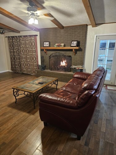 Spacious 5-bedroom house with A/C near a couple of national parks