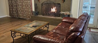 Spacious 5-bedroom house with A/C near a couple of national parks