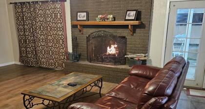 Spacious 5-bedroom house with A/C near a couple of national parks