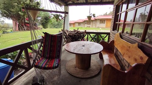 Hacienda, glamping El Atardecer, km 46 via a loja