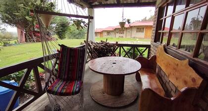 Hacienda, glamping El Atardecer, km 46 via a loja