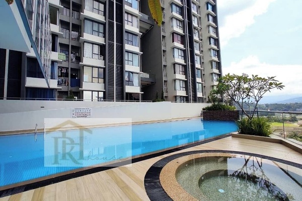 Swimming Pool & Jacuzzi