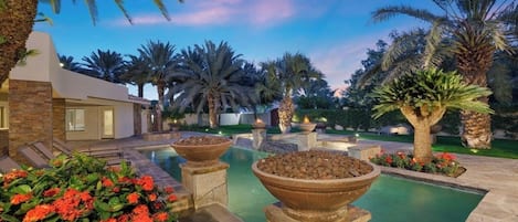 حمّام سباحة خارجي، حمّام سباحة مُدفَّأ