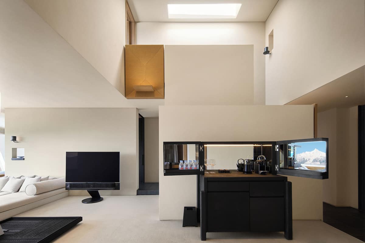 Luxury Süit, Dağ Manzaralı | 1 yatak odası, ücretsiz minibar, güneşlik/perde, ütü/ütü masası