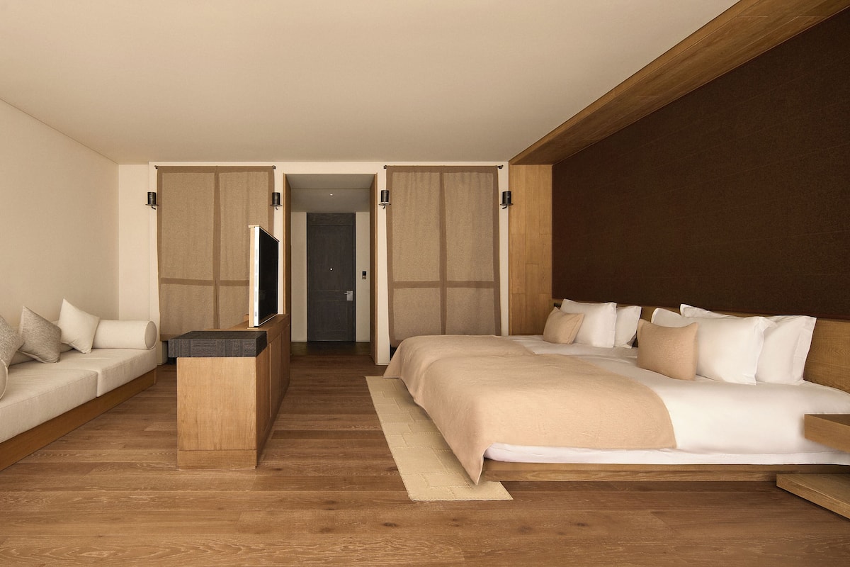 Luxury İki Ayrı Yataklı Oda, Dağ Manzaralı | 1 yatak odası, ücretsiz minibar, güneşlik/perde, ütü/ütü masası