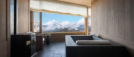 Secador de pelo, toallas, jabón, shampoo