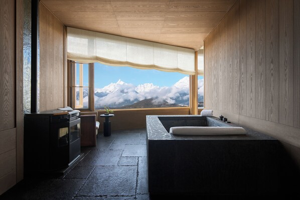 Secador de pelo, toallas, jabón, shampoo