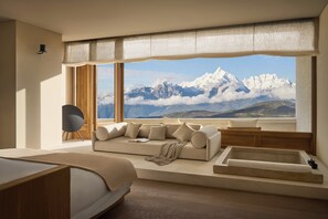 Minibar con artículos gratuitos y cortinas blackout