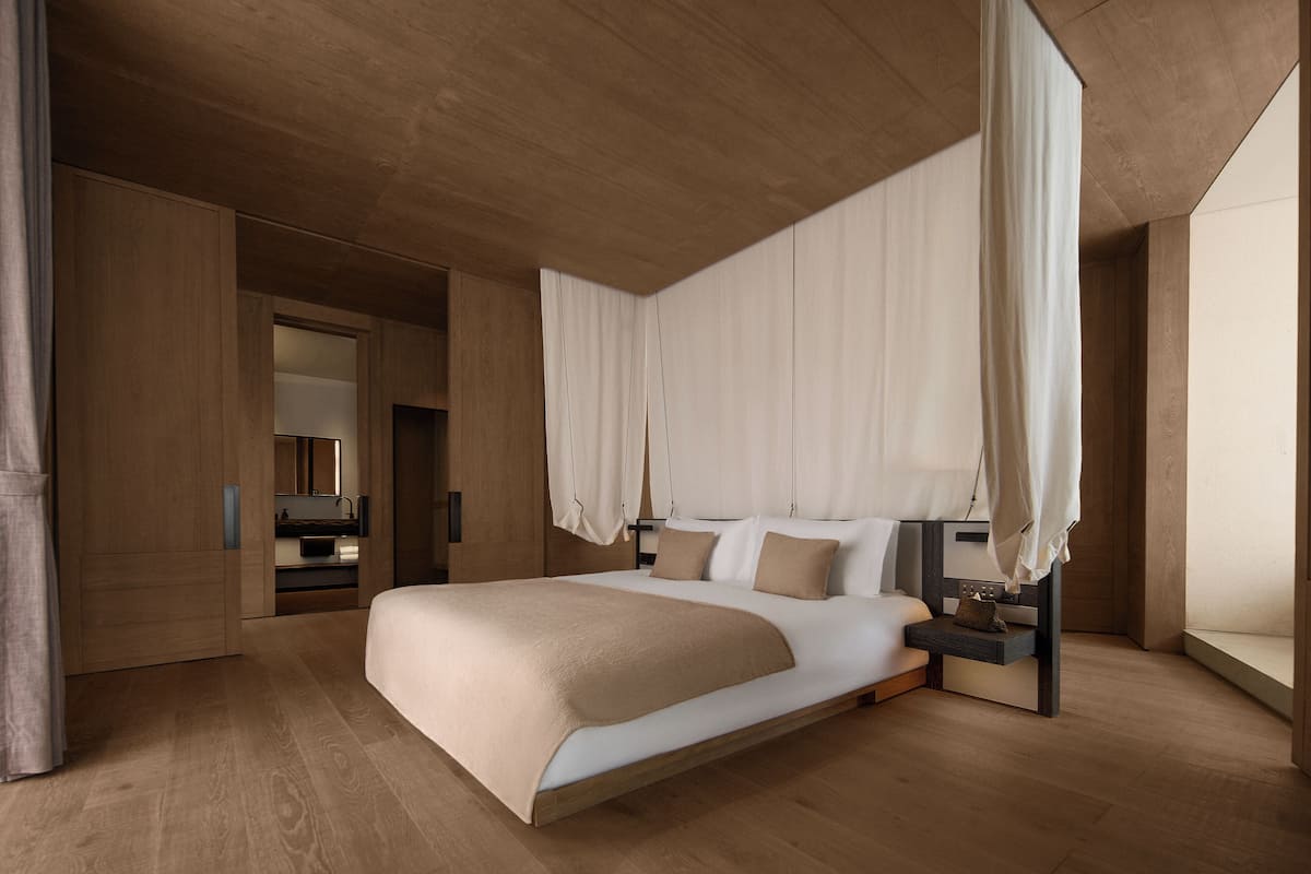 Premier Süit, Tepe Manzaralı | 1 yatak odası, ücretsiz minibar, güneşlik/perde, ütü/ütü masası