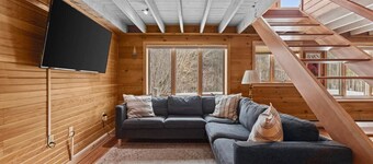The Ski Barn-Restored Historic Home Near Stowe/Jay