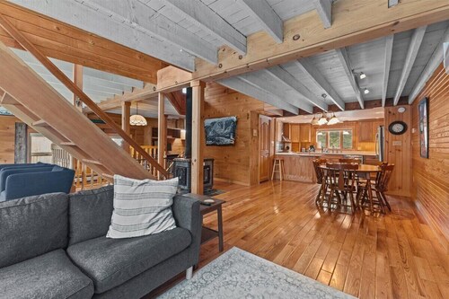The Ski Barn-Restored Historic Home Near Stowe/Jay