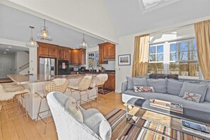 Smart-TV, peis og bøker