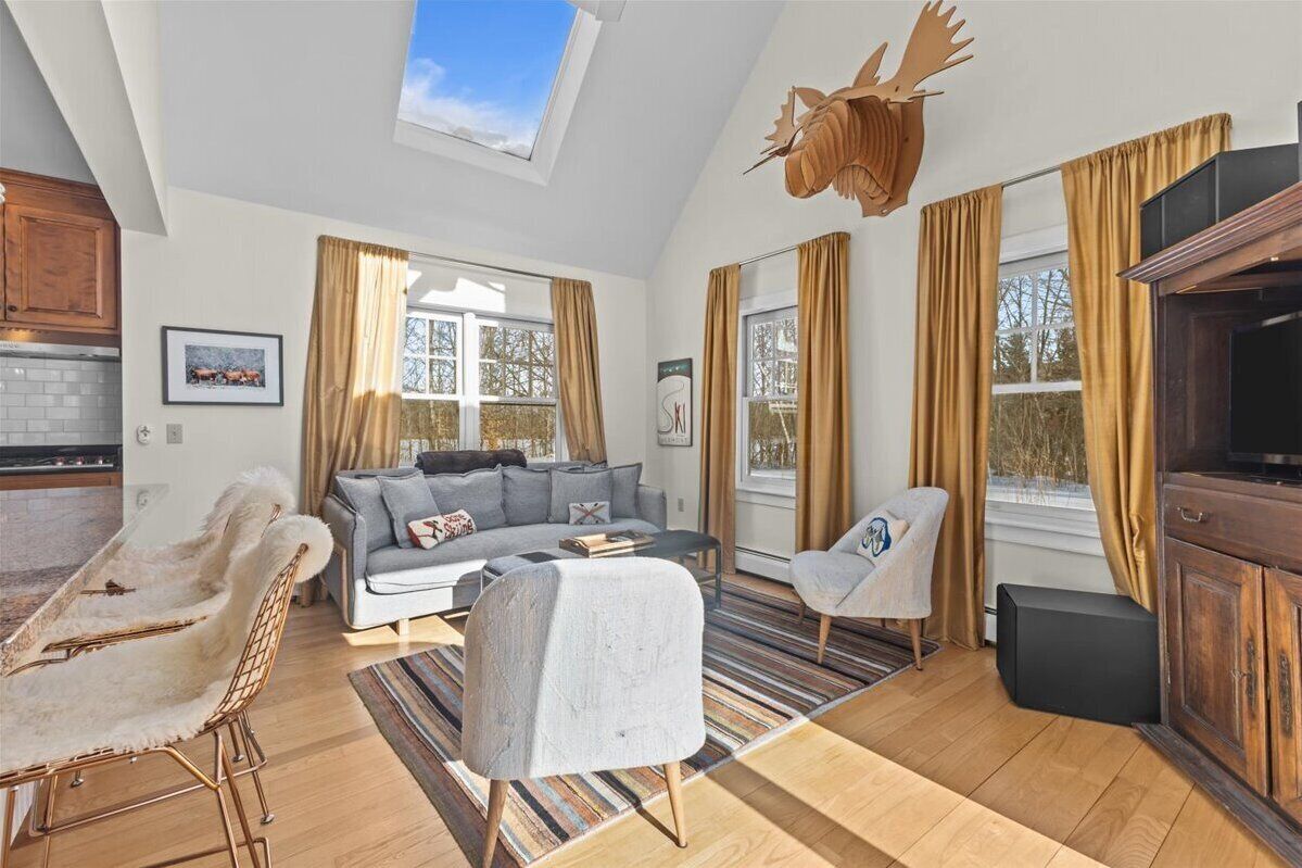 تلفزيون ذكي، مدفأة، كُتُب