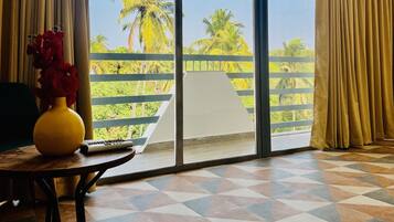 Trang trí khác biệt, bàn ủi/dụng cụ ủi quần áo