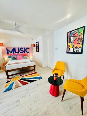 Decoración personalizada, tabla de planchar con plancha y wifi gratis 