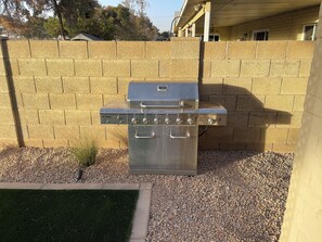 Property grounds - Charming golf course home in Tempe, everything you need for a relaxing stay (Tempe)