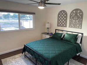 3 bedrooms, desk, iron/ironing board, travel crib