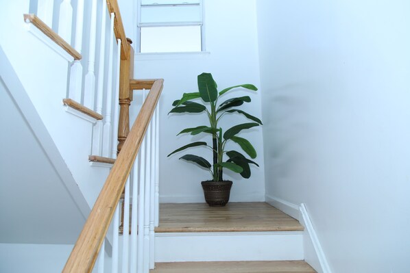 Interior - Charming 3-bedroom Urban Escape with AC and WiFi near Newark Airport (Newark)