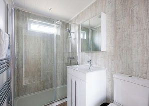 A modern bathroom with a glass-enclosed shower, a white sink, and a large mirror. - 1 bedroom accommodation in Old Langho, Ribble Valley (Old Langho, Ribble Valley)