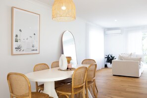 Dining - Palm Springs by the Beach, Glam, Pet-Friendly, 4 Bed Retreat incl HUGE studio. (Mollymook Beach)