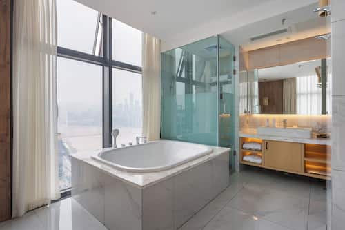 Deluxe-Suite, Flussblick | Komfortbadewanne