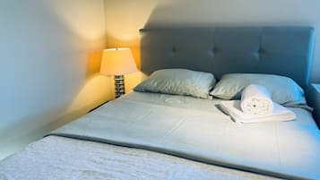 2 slaapkamers, een bureau, een strijkplank/strijkijzer, wifi