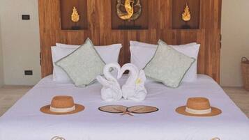 1 bedroom, desk, WiFi, bed sheets