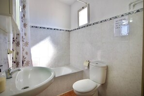 Towels - R009. CASA LIDIA - House with swimming pool (Nerja)