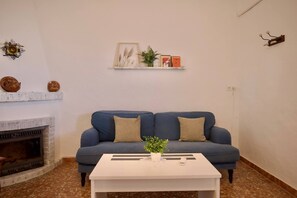 TV - R009. CASA LIDIA - House with swimming pool (Nerja)