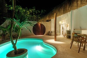 Deluxe Villa, Pool View | Living area
