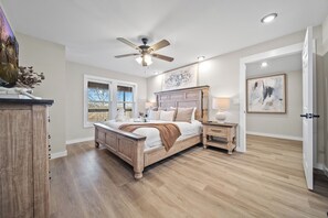 3 habitaciones, tabla de planchar con plancha y cuna de viaje