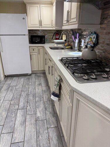 Charming 1-bedroom apartment with AC, WiFi in wonderful Queens