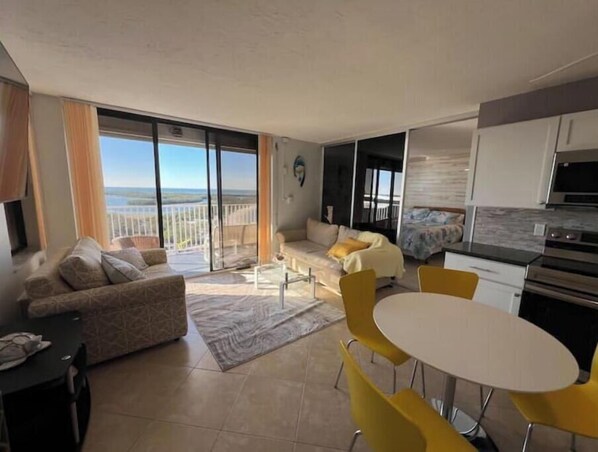 Smart TV, ping pong - Beachfront Lovers Key condo with heated pool and private beach. (Fort Myers Beach)