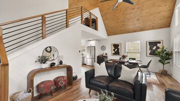 智能電視、壁爐、電子遊戲