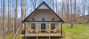 Spacious 3-bedroom house near Nolin Lake/Mammoth Cave, WiFi, Grill, Fire Pit!
