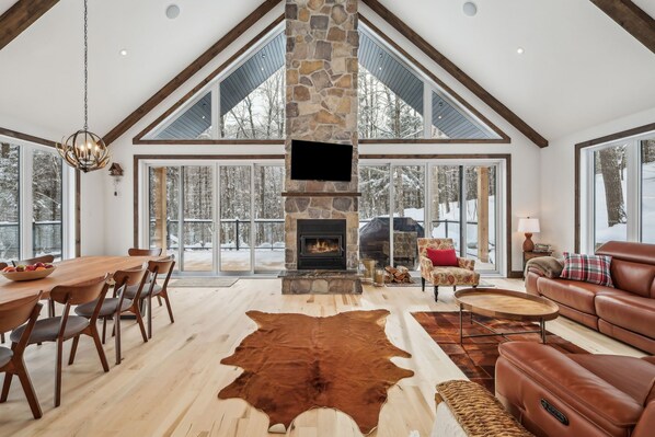 Interior - Escape to Mont-Tremblant: A Luxurious Retreat Awaits You (La Conception)