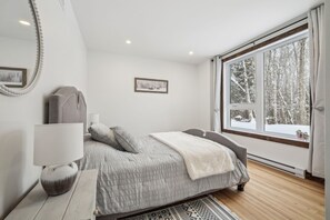 5 bedrooms, iron/ironing board, free WiFi, bed sheets - Escape to Mont-Tremblant: A Luxurious Retreat Awaits You (La Conception)