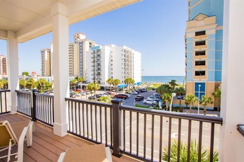 3BR Luxury Vacation Home - Unbeatable Location and View