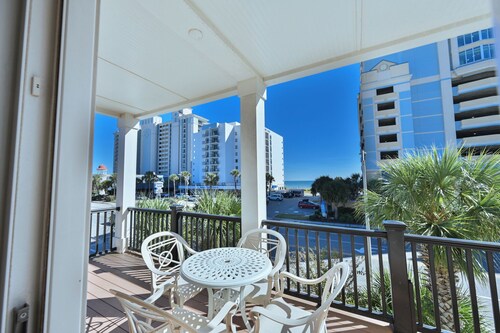 3BR Luxury Vacation Home - Unbeatable Location and View