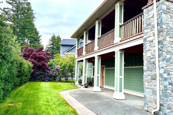 Guests are welcomed to an inviting, spacious and level entrance