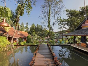 2 outdoor pools
