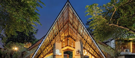 Vista frontal de la propiedad