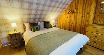 Traditional Highland Cottage Near Loch Ness-sleeps 6