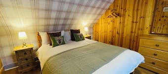 Traditional Highland Cottage Near Loch Ness-sleeps 6
