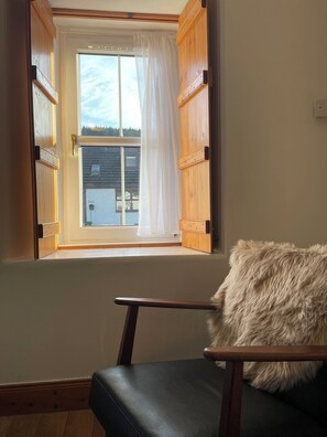 Stuga - 3 sovrum | Vardagsrum | 42-tums LCD-tv med digitalkanaler, Netflix och streamingtjänster