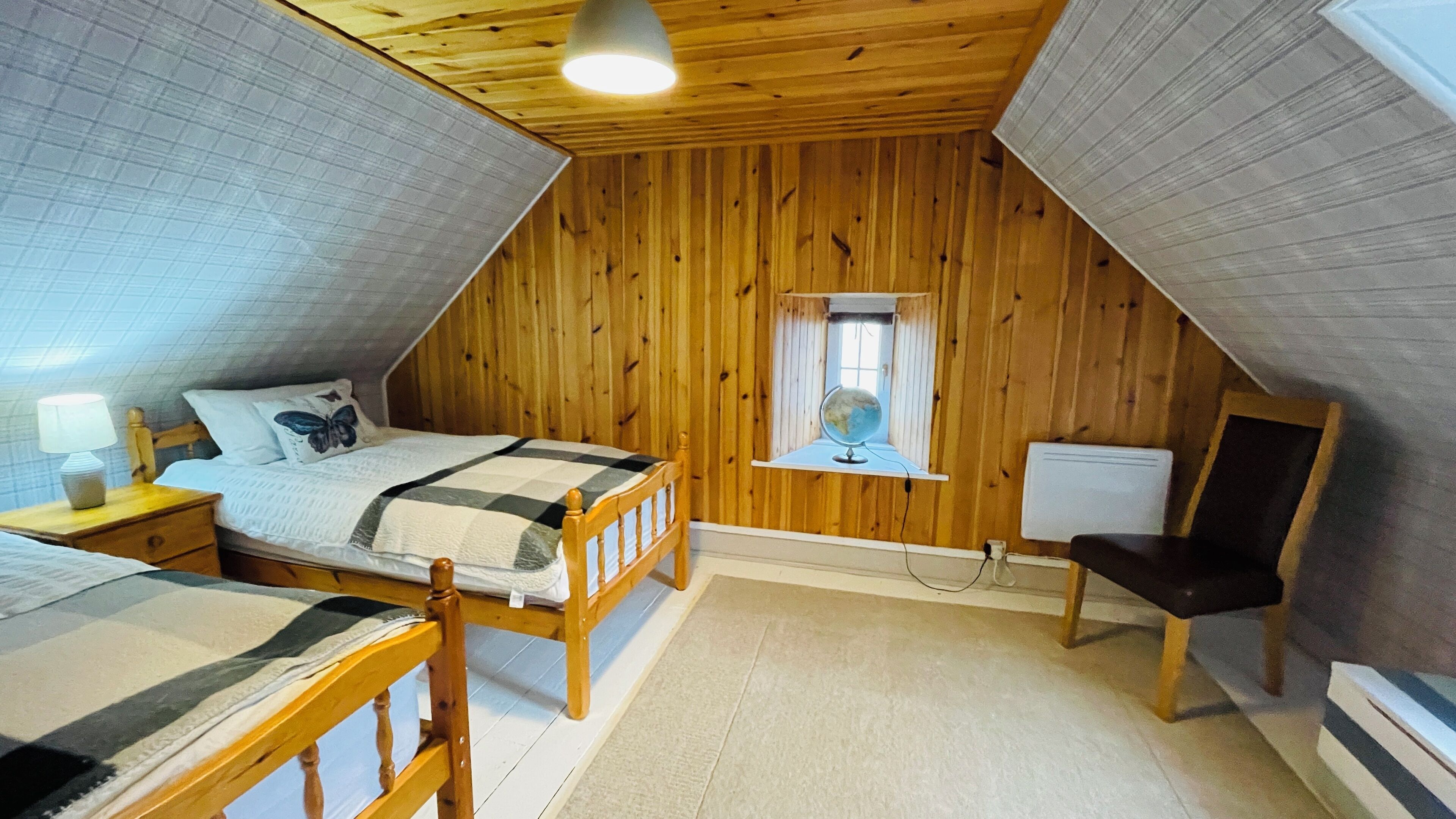 Småhus, 3 soverom | Blendingsgardiner og reiseseng for barn