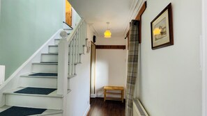 Interior entrance - Traditional Highland Cottage Near Loch Ness-sleeps 6 (Inverness)