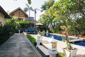 2 piscines extérieures